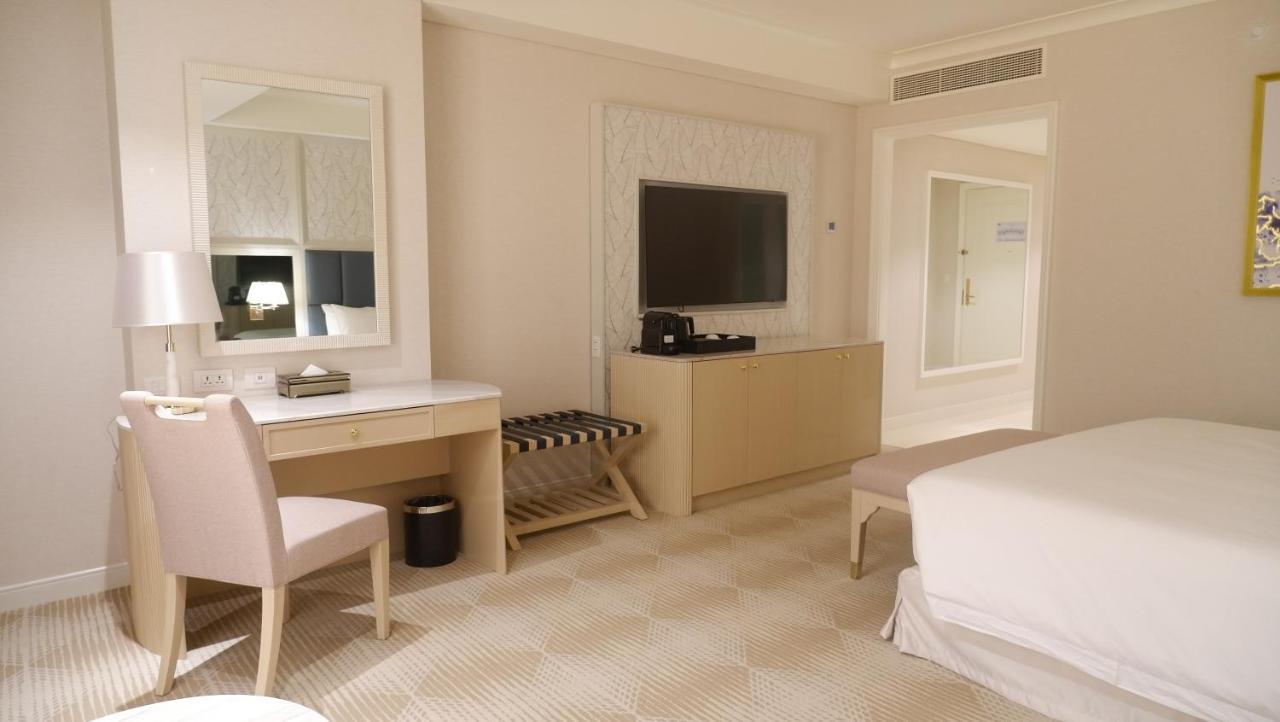 Royce Hotel & Casino Clark Field Extérieur photo