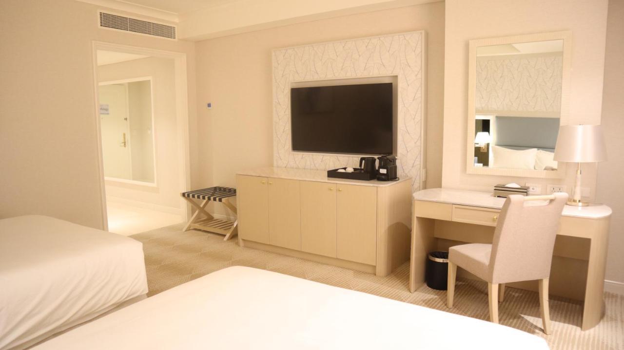 Royce Hotel & Casino Clark Field Extérieur photo