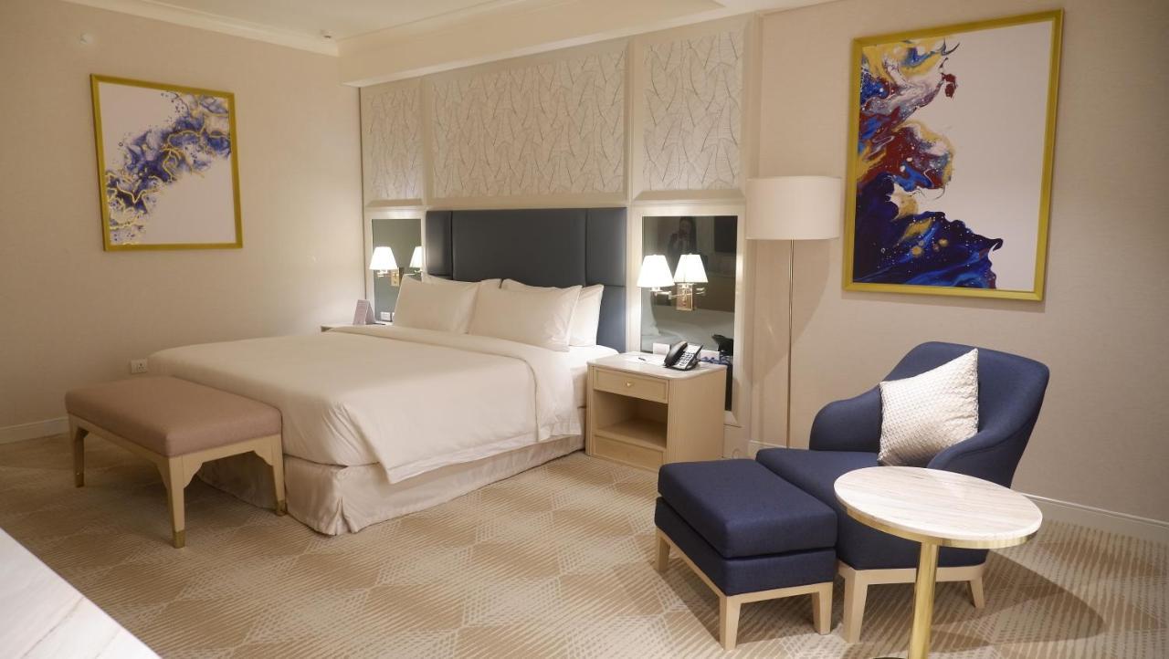 Royce Hotel & Casino Clark Field Extérieur photo
