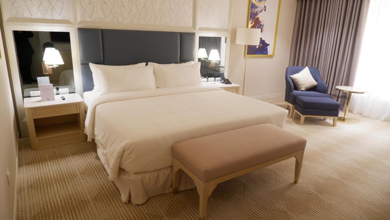 Royce Hotel & Casino Clark Field Extérieur photo