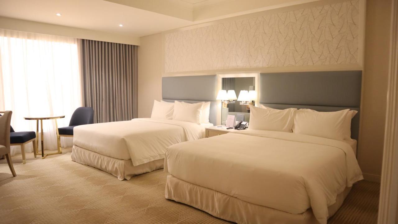 Royce Hotel & Casino Clark Field Extérieur photo