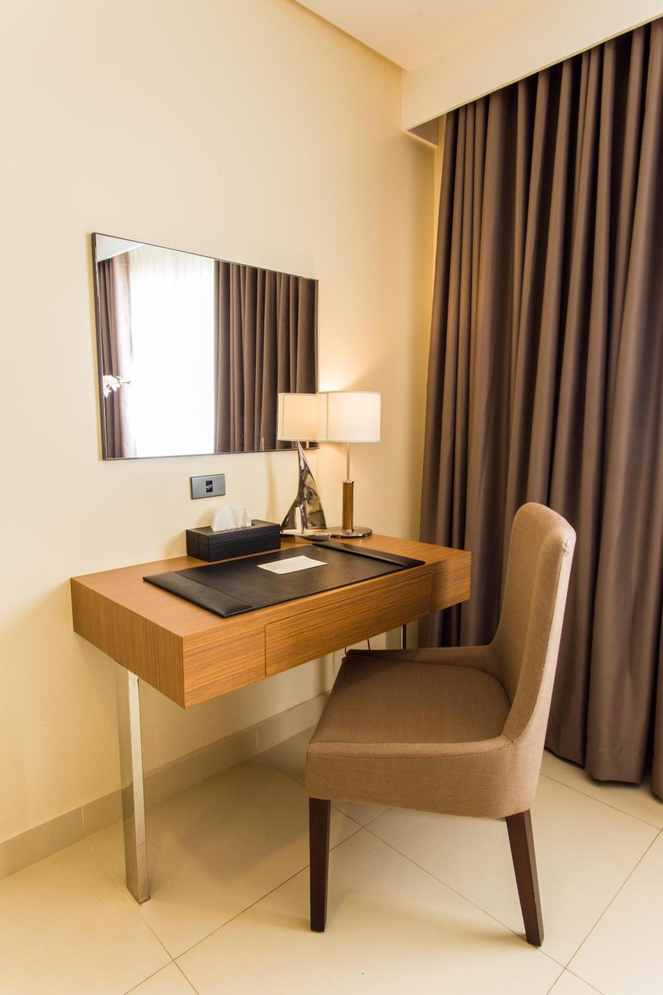 Royce Hotel & Casino Clark Field Extérieur photo