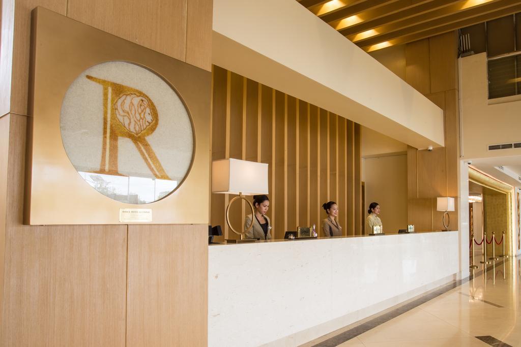 Royce Hotel & Casino Clark Field Extérieur photo