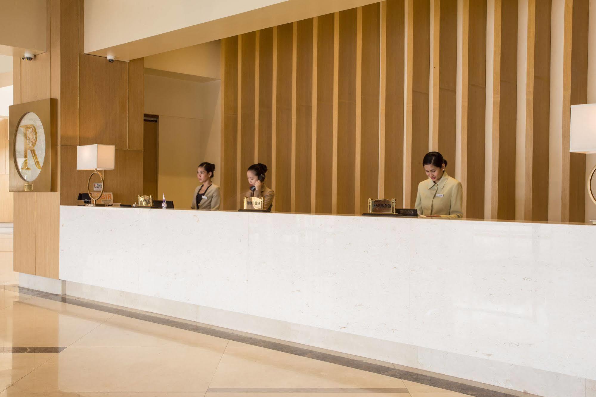 Royce Hotel & Casino Clark Field Extérieur photo
