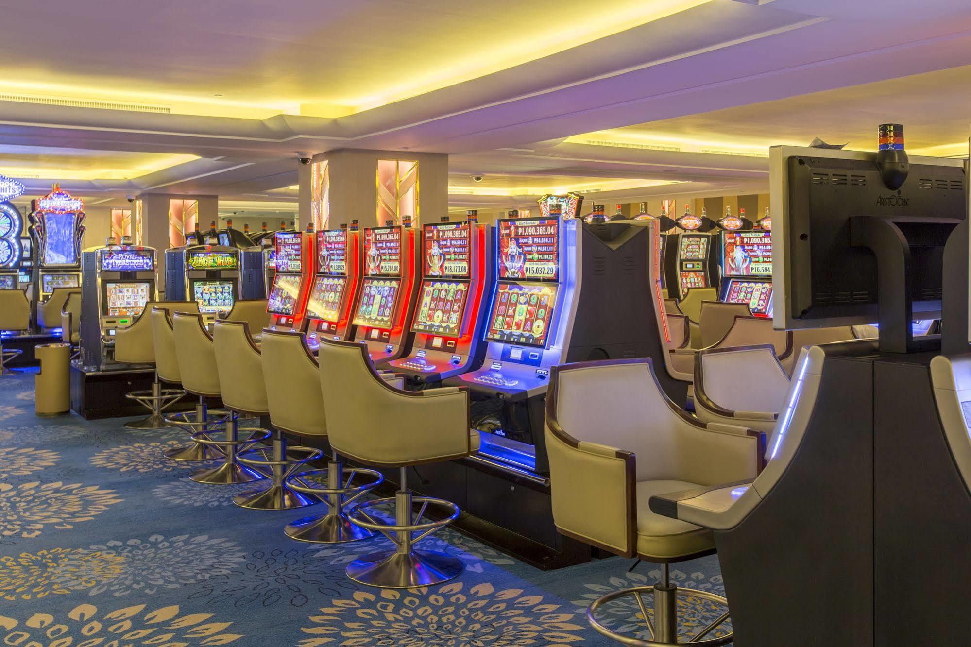 Royce Hotel & Casino Clark Field Extérieur photo