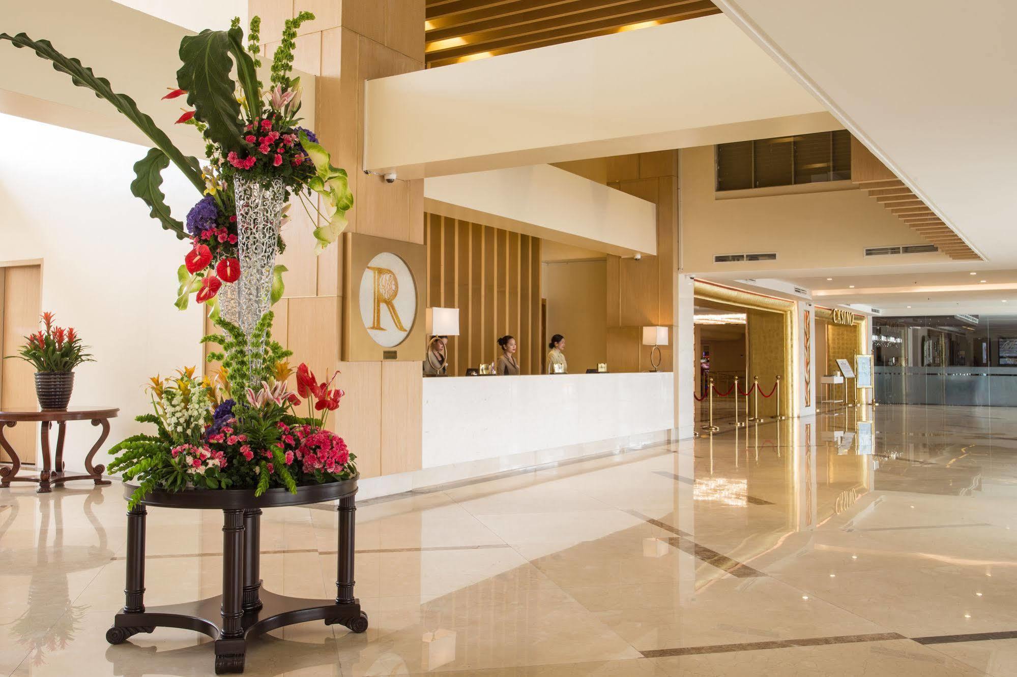 Royce Hotel & Casino Clark Field Extérieur photo